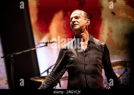 Oslo, Norvegia. 11 agosto 2023. La band inglese Depeche Mode esegue un concerto dal vivo alla Telenor Arena di Oslo. Qui il cantante e compositore Dave Gahan è visto dal vivo sul palco. (Foto: Gonzales Photo/Alamy Live News Foto Stock