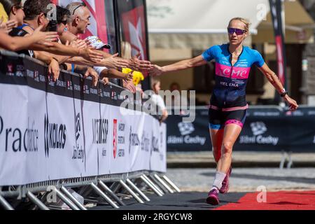 Prachatice, Repubblica Ceca. 12 agosto 2023. La triatleta Helena Karaskova Erbenova dalla Repubblica Ceca gareggia nella Xterra Czech 2023, gara di cross triathlon, parte della Xterra World Cup, European Tour, il 12 agosto 2023. Credito: Vaclav Pancer/CTK Photo/Alamy Live News Foto Stock