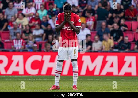 Eindhoven, Paesi Bassi. 12 agosto 2023. EINDHOVEN, PAESI BASSI - 12 AGOSTO: Ibrahim Sangare del PSV con il volto nelle mani durante l'Eredivisie match olandese tra PSV e FC Utrecht al Philips Stadion il 12 agosto 2023 a Eindhoven, Paesi Bassi. (Foto di Jeroen Meuwsen/Orange Pictures) credito: Orange Pics BV/Alamy Live News Foto Stock