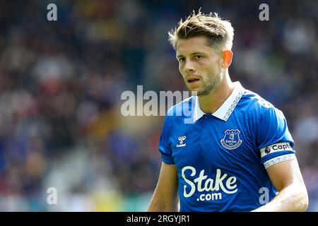 Everton, Regno Unito. 12 agosto 2023. James Tarkowski di Everton guarda. Partita di Premier League, Everton contro Fulham al Goodison Park di Liverpool sabato 12 agosto 2023. Questa immagine può essere utilizzata solo per scopi editoriali. Solo per uso editoriale, licenza necessaria per uso commerciale. Nessun utilizzo in scommesse, giochi o pubblicazioni di un singolo club/campionato/giocatore. foto di Chris Stading/Andrew Orchard fotografia sportiva/Alamy Live news Credit: Andrew Orchard Sports Photography/Alamy Live News Foto Stock