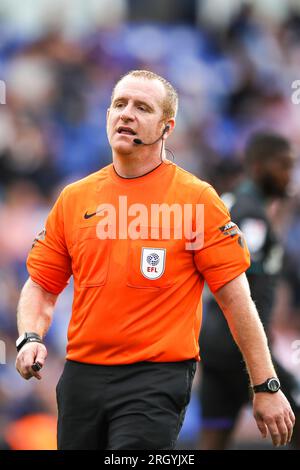 Peterborough sabato 12 agosto 2023. L'arbitro Lee Swabey durante la partita di Sky Bet League 1 tra Peterborough e Charlton Athletic a London Road, Peterborough, sabato 12 agosto 2023. (Foto: Tom West | mi News) crediti: MI News & Sport /Alamy Live News Foto Stock