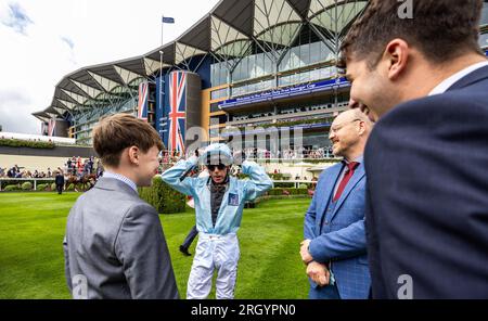 Jockey Frankie Dettori durante la giornata di Dubai Duty Free Shergar Cup all'ippodromo di Ascot. Data foto: Sabato 12 agosto 2023. Foto Stock