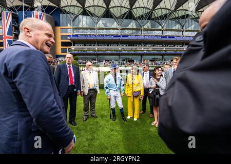 Jockey Olivier Peslier durante la giornata di Dubai Duty Free Shergar Cup all'Ippodromo di Ascot. Data foto: Sabato 12 agosto 2023. Foto Stock