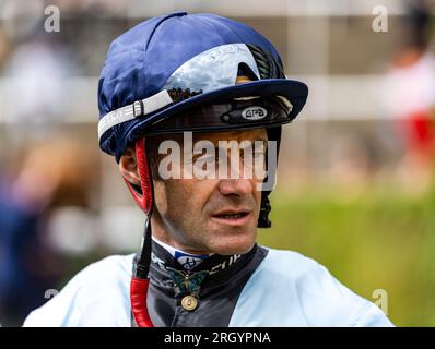 Jockey Olivier Peslier durante la giornata di Dubai Duty Free Shergar Cup all'Ippodromo di Ascot. Data foto: Sabato 12 agosto 2023. Foto Stock