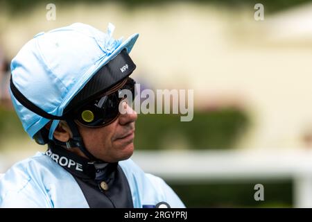 Jockey Frankie Dettori durante la giornata di Dubai Duty Free Shergar Cup all'ippodromo di Ascot. Data foto: Sabato 12 agosto 2023. Foto Stock