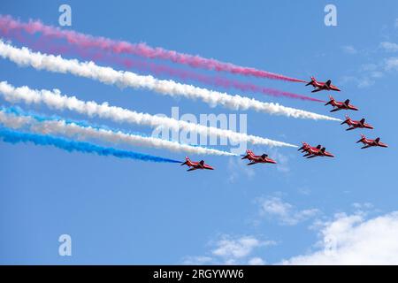 Edimburgo, Regno Unito. 12 agosto 2023. Edimburgo . Scozia. Le frecce rosse volano oltre. 12 agosto 2023 le frecce rosse sorvolano Edimburgo prima del Royal Edinburgh Military Tattoo (Photo Credit: David Mollison/Alamy Live News) Foto Stock