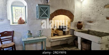 Casa dello scultore Yannoulis Chalepas, Pyrgos, isola di Tinos, Grecia, Europa meridionale Foto Stock