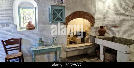 Casa dello scultore Yannoulis Chalepas, Pyrgos, isola di Tinos, Grecia, Europa meridionale Foto Stock