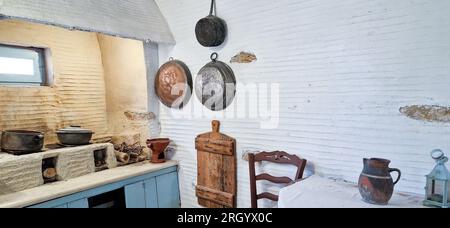 Casa dello scultore Yannoulis Chalepas, Pyrgos, isola di Tinos, Grecia, Europa meridionale Foto Stock