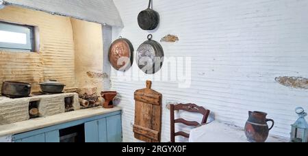 Casa dello scultore Yannoulis Chalepas, Pyrgos, isola di Tinos, Grecia, Europa meridionale Foto Stock