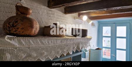 Casa dello scultore Yannoulis Chalepas, Pyrgos, isola di Tinos, Grecia, Europa meridionale Foto Stock