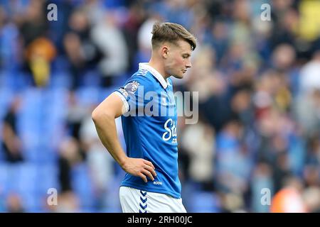 Everton, Regno Unito. 12 agosto 2023. Nathan Patterson di Everton sembra deposto alla fine della partita. Partita di Premier League, Everton contro Fulham al Goodison Park di Liverpool sabato 12 agosto 2023. Questa immagine può essere utilizzata solo per scopi editoriali. Solo per uso editoriale, licenza necessaria per uso commerciale. Nessun utilizzo in scommesse, giochi o pubblicazioni di un singolo club/campionato/giocatore. foto di Chris Stading/Andrew Orchard fotografia sportiva/Alamy Live news Credit: Andrew Orchard Sports Photography/Alamy Live News Foto Stock