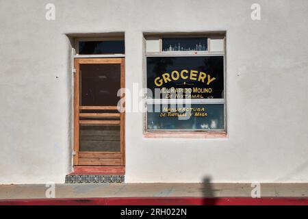 Tucson, Arizona, USA. 27 marzo 2017. Quello che divenne il cucino di Fanny era la drogheria di El rapido Molino Manufactura De Tortilla Y Masa. (Immagine di credito: © Ian L. Sitren/ZUMA Press Wire) SOLO USO EDITORIALE! Non per USO commerciale! Foto Stock