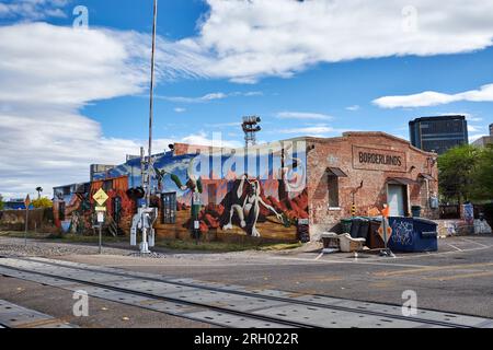 Tucson, Arizona, USA. 27 marzo 2017. Murale di Joe Pagac sull'edificio della Borderlands Brewery a Tucson, Arizona. (Immagine di credito: © Ian L. Sitren/ZUMA Press Wire) SOLO USO EDITORIALE! Non per USO commerciale! Foto Stock