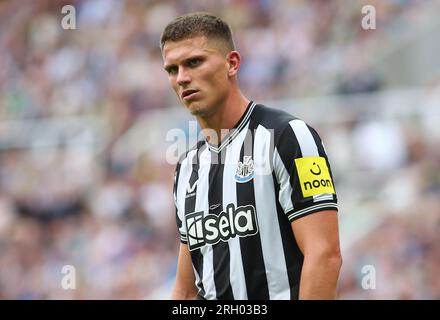 Newcastle sabato 12 agosto 2023. Sven Botman del Newcastle United durante la partita di Premier League tra Newcastle United e Aston Villa a St. James's Park, Newcastle sabato 12 agosto 2023. (Foto: Michael driver | mi News) crediti: MI News & Sport /Alamy Live News Foto Stock