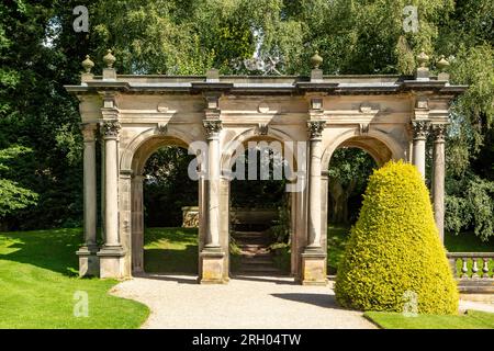 Loggia a Trentham Estate Gardens, Stoke-on-Trent, Staffordshire, Inghilterra Foto Stock