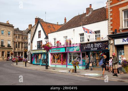 Negozi indipendenti - Glastonbury High St, Somerset, Inghilterra Foto Stock