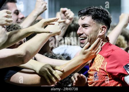 Liegi, Belgio. 12 agosto 2023. Dender's Lennard Hens festeggia dopo aver segnato punti durante una partita di calcio tra RFC Liege e Dender EH, sabato 12 agosto 2023 a Liegi, il giorno 1/30 della seconda divisione del campionato belga "Challenger Pro League" del 2023-2024. BELGA PHOTO BRUNO FAHY Credit: Belga News Agency/Alamy Live News Foto Stock