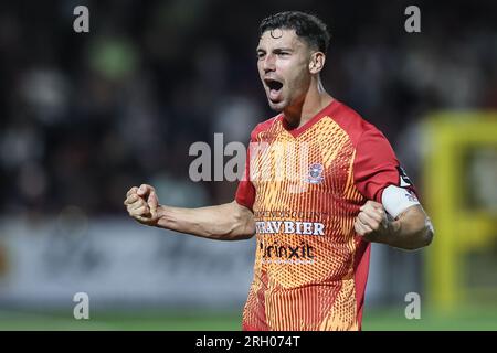 Liegi, Belgio. 12 agosto 2023. Dender's Lennard Hens festeggia dopo aver segnato punti durante una partita di calcio tra RFC Liege e Dender EH, sabato 12 agosto 2023 a Liegi, il giorno 1/30 della seconda divisione del campionato belga "Challenger Pro League" del 2023-2024. BELGA PHOTO BRUNO FAHY Credit: Belga News Agency/Alamy Live News Foto Stock