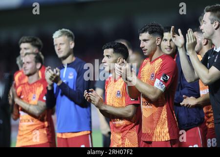 Liegi, Belgio. 12 agosto 2023. I giocatori di Dender festeggiano dopo aver vinto una partita di calcio tra RFC Liege e Dender EH, sabato 12 agosto 2023 a Liegi, il giorno 1/30 della seconda divisione "Challenger Pro League" 2023-2024 del campionato belga. BELGA PHOTO BRUNO FAHY Credit: Belga News Agency/Alamy Live News Foto Stock