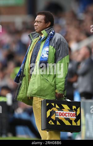 Peterborough sabato 12 agosto 2023. Medico del Peterborough United durante la partita della Sky Bet League 1 tra Peterborough e Charlton Athletic a London Road, Peterborough, sabato 12 agosto 2023. (Foto: Tom West | mi News) crediti: MI News & Sport /Alamy Live News Foto Stock