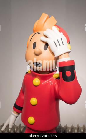 Bruxelles, Belgio - 08 08 2023 : la statuetta di Spirou al Belgian Comic Strip Center di Bruxelles Foto Stock