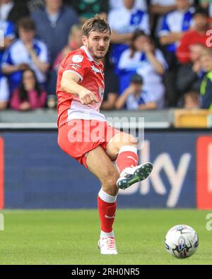 Liam Kitching n. 5 di Barnsley passa la palla durante la partita della Sky Bet League 1 Bristol Rovers vs Barnsley al Memorial Stadium, Bristol, Regno Unito, 12 agosto 2023 (foto di Alfie Cosgrove/News Images) Foto Stock