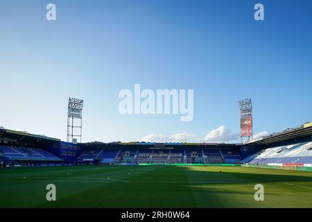 Zwolle, Paesi Bassi. 12 agosto 2023. ZWOLLE, PAESI BASSI - 12 AGOSTO: Vista generale dello stadio di casa del MAC3PARK stadion del PEC Zwolle prima del calcio d'inizio durante la partita olandese dell'Eredivisie tra PEC Zwolle e Sparta Rotterdam al MAC3PARK stadion il 12 agosto 2023 a Zwolle, Paesi Bassi (foto di Rene Nijhuis/Orange Pictures) credito: Orange Pics BV/Alamy Live News Foto Stock