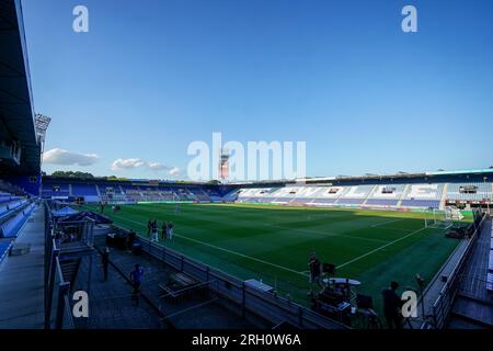 Zwolle, Paesi Bassi. 12 agosto 2023. ZWOLLE, PAESI BASSI - 12 AGOSTO: Vista generale dello stadio di casa del MAC3PARK stadion del PEC Zwolle prima del calcio d'inizio durante la partita olandese dell'Eredivisie tra PEC Zwolle e Sparta Rotterdam al MAC3PARK stadion il 12 agosto 2023 a Zwolle, Paesi Bassi (foto di Rene Nijhuis/Orange Pictures) credito: Orange Pics BV/Alamy Live News Foto Stock