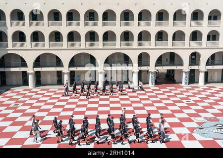 Charleston, Stati Uniti. 12 agosto 2023. Gli studenti delle matricole in arrivo, noti come Knobs, vengono introdotti alle esercitazioni di marcia nel Matriculation Day al Citadel Military College di Charleston, South Carolina, sabato 12 agosto 2023. Le reclute dei cadetti arrivarono in un giorno caldo e umido record per iniziare la tradizionale introduzione nota come Hell Week. Foto di Richard Ellis/UPI credito: UPI/Alamy Live News Foto Stock