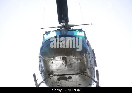 Close of the Cabin of Bell UH-1 Iroquois un elicottero utilizzato durante la guerra del Vietnam al Seymour Viet Nam War Memorial Foto Stock