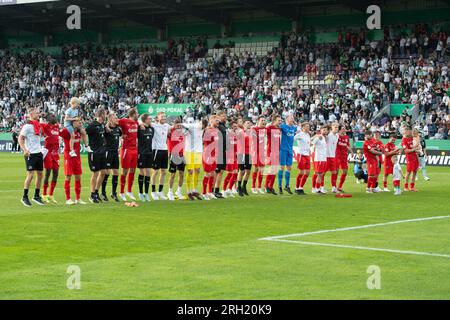 Giubilo finale Bersenbrueck, giro d'onore, laola Wave football, DFB Cup, 1° turno principale, tu Bersenbrueck - - Borussia Monchengladbach (MG) 0: 7 l'11 agosto 2023 nello stadio Bremer Bruecke/Osnabrueck/Germania. Foto Stock