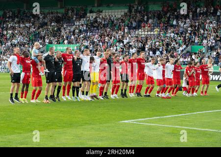 Giubilo finale Bersenbrueck, giro d'onore, laola Wave football, DFB Cup, 1° turno principale, tu Bersenbrueck - - Borussia Monchengladbach (MG) 0: 7 l'11 agosto 2023 nello stadio Bremer Bruecke/Osnabrueck/Germania. Foto Stock