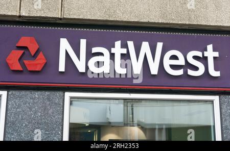 Logo presso la filiale NatWest di Hammersmith, Londra, Regno Unito Foto Stock