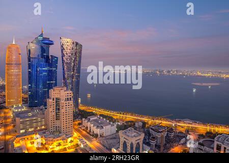Edifici della baia ovest a Majlis al Taawon St Doha, Qatar Foto Stock