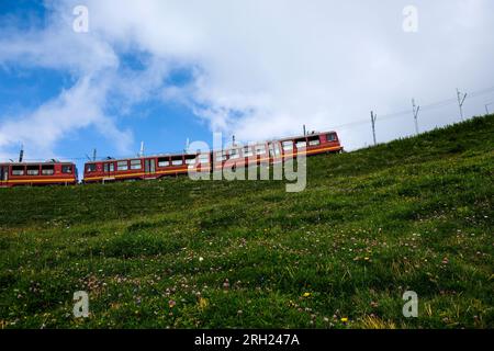 Eiger Walk da Eigergletscher a Kleine Schidegg, Jungfrau Grindelwald Svizzera Foto Stock