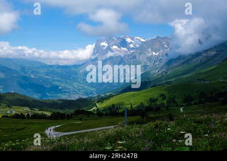 Eiger Walk da Eigergletscher a Kleine Schidegg, Jungfrau Grindelwald Svizzera Foto Stock