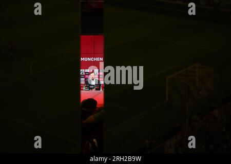 Monaco, Germania. 13 agosto 2023. Il Bayern Monaco presenta l'attaccante inglese Harry Kane ad una conferenza stampa all'Allianz Arena dopo il trasferimento record dal Tottenham Hotspur. Crediti: Sven Hoppe/dpa/Alamy Live News Foto Stock