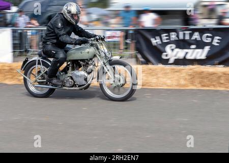 Evento motociclistico Heritage Sprint Classic 2023 al Bettershanger Park Deal Kent Regno Unito Foto Stock