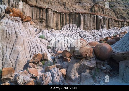 Affascinanti formazioni conosciute come concrezioni di palla di cannone nella North Unit del Theodore Roosevelt National Park Foto Stock