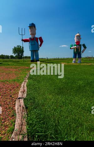 La più grande scultura della famiglia di Tin al mondo sulla Enchanted Highway del North Dakota Foto Stock