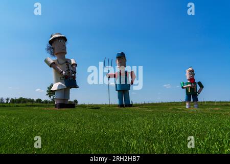 La più grande scultura della famiglia di Tin al mondo sulla Enchanted Highway del North Dakota Foto Stock