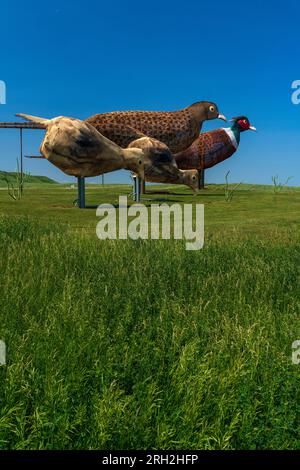 Fagiani sulla scultura Prairie sulla Enchanted Highway del North Dakota Foto Stock