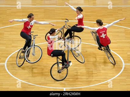 Svizzera durante la finale Open Elite Artistic Cycling-Act4-Indoor Cycling durante il giorno 11 dei Campionati del mondo di ciclismo UCI 2023 presso l'Emirates Arena di Glasgow. Data foto: Domenica 13 agosto 2023. Foto Stock