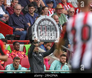 Londra, Regno Unito. 13 agosto 2023. 11 minuti aggiunti al primo tempo durante la partita di Premier League Brentford vs Tottenham Hotspur al Brentford Community Stadium, Londra, Regno Unito, 13 agosto 2023 (foto di Mark Cosgrove/News Images) a Londra, Regno Unito il 13 agosto 2023. (Foto di Mark Cosgrove/News Images/Sipa USA) credito: SIPA USA/Alamy Live News Foto Stock