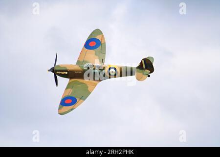 Il Supermarine Spitfire N3200 viene esposto allo Shuttleworth Collection Military Air Show nel luglio 2023 Foto Stock