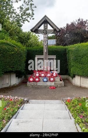 Yateley War Memorial, struttura classificata secondo grado, a Yateley, Hampshire, Inghilterra, Regno Unito Foto Stock