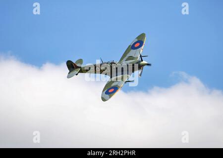 Supermarine Spitfire Mark Vc AR501 espone alla Shuttleworth Collection Around the World Air Show giugno 2023 Foto Stock