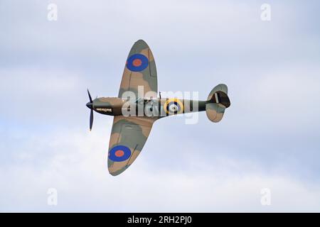 Il Supermarine Spitfire N3200 viene esposto allo Shuttleworth Collection Military Air Show nel luglio 2023 Foto Stock