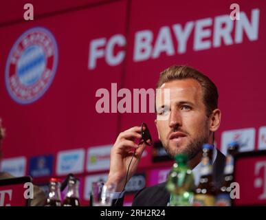 Monaco, Germania. 13 agosto 2023. L'attaccante inglese Harry Kane partecipa a una conferenza stampa a Monaco, in Germania, 13 agosto 2023. Il Bayern Monaco ha completato la firma dell'attaccante internazionale dell'Inghilterra Harry Kane dalla squadra di Premier League Tottenham Hotspur. Credito: Philippe Ruiz/Xinhua/Alamy Live News Foto Stock